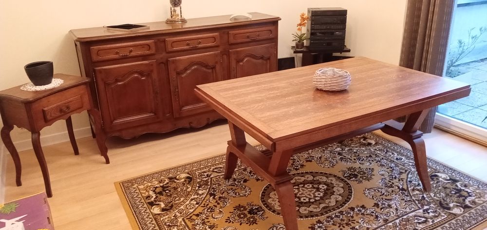 Tr&egrave;s belle salle a mang&eacute; Meubles