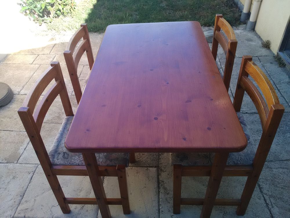 ensemble table + 4 chaises Meubles