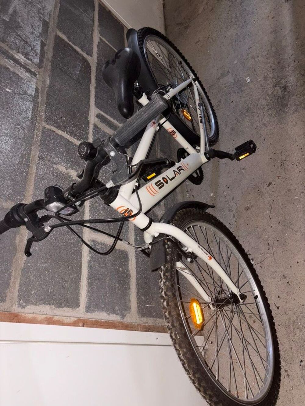 v&eacute;lo solar blanc Vélos