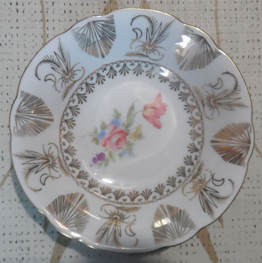 1 saladier &agrave; dessert et 8 coupes d&eacute;cors fleurs en porcelaine Cuisine