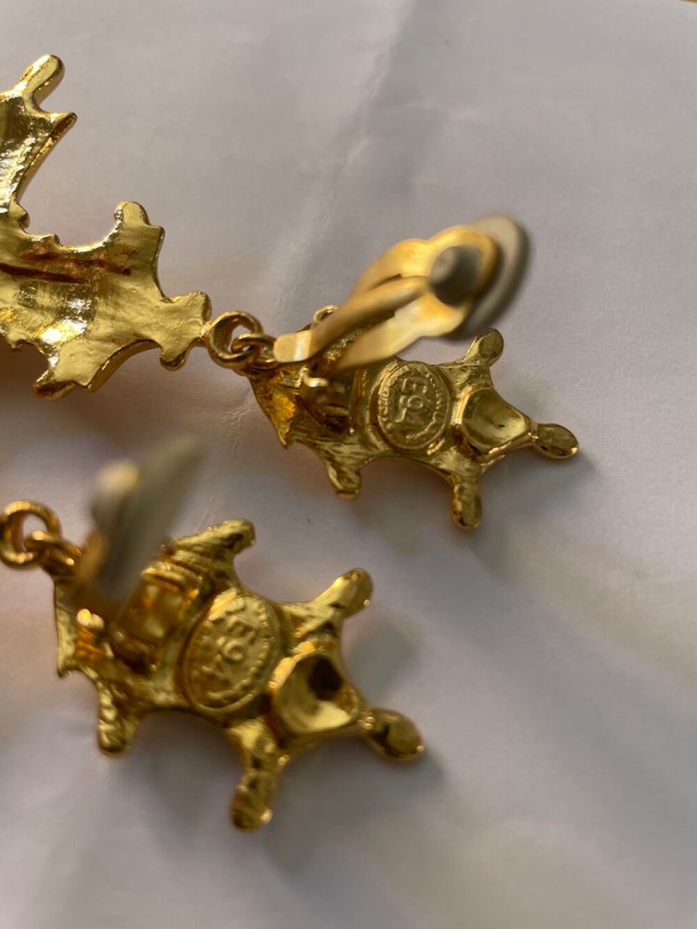 BO Clip croisillons email blanc nacr&eacute; pendant croix LACROIX Bijoux et montres