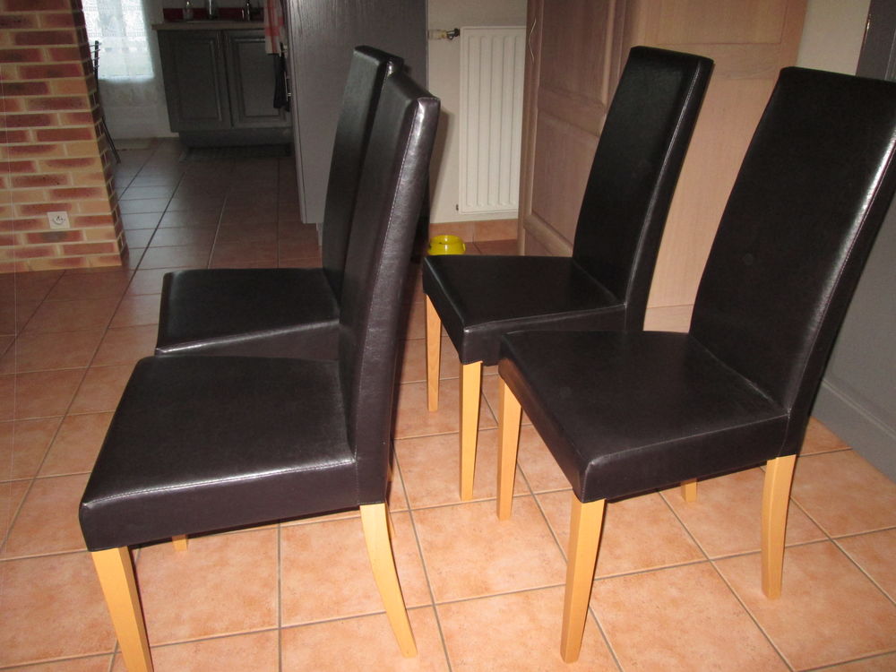 4 CHAISES DE SALLE A MANGER EN T.B.E. Meubles