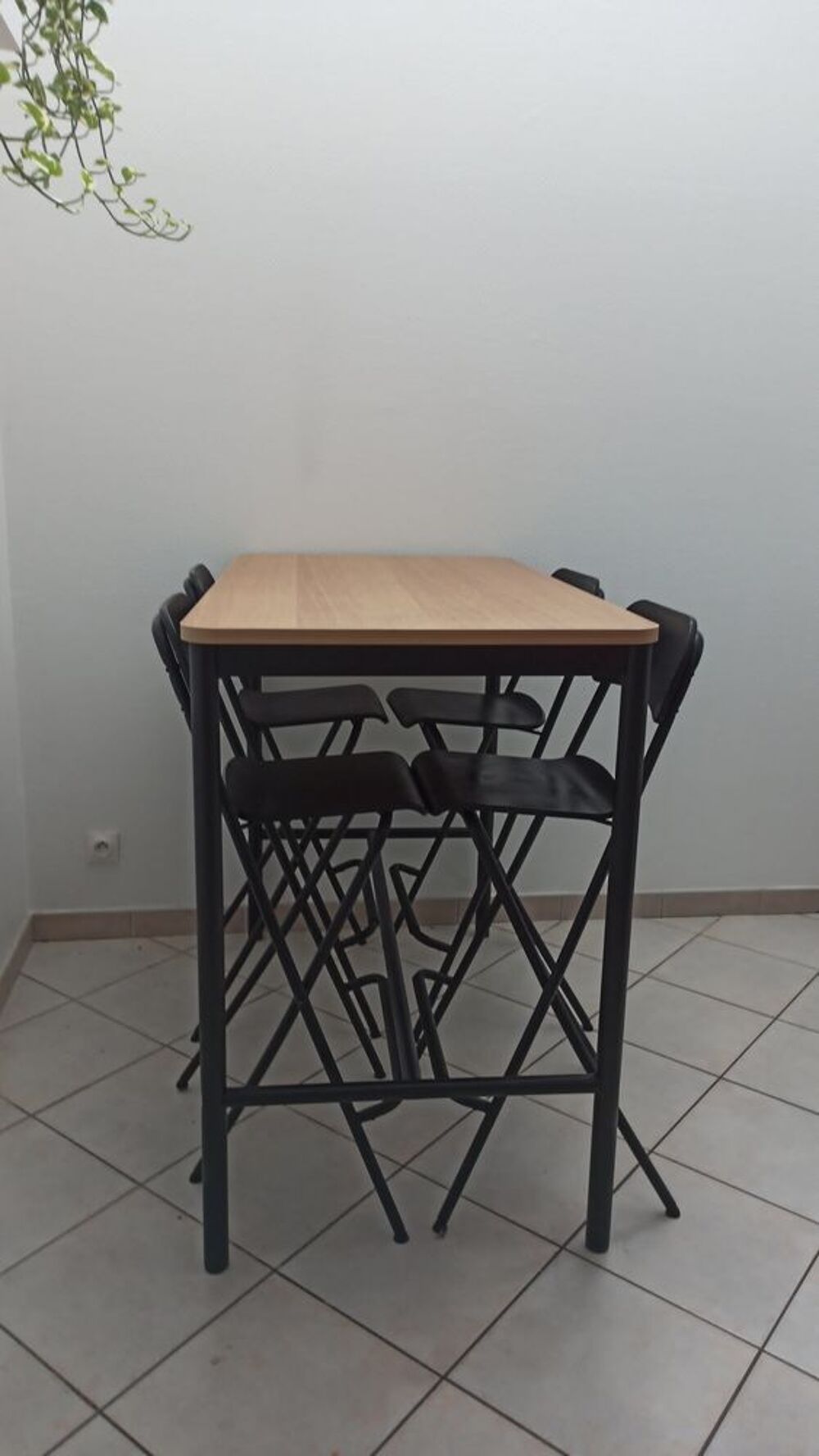 Table haute et ses 4 chaises Meubles