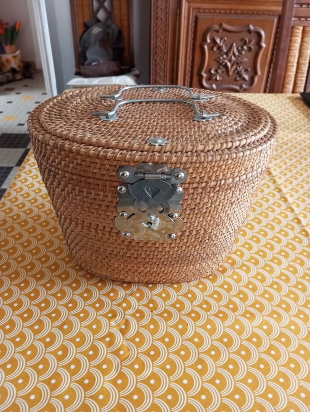 th&eacute;i&egrave;re chinoise avec panier osier Cuisine