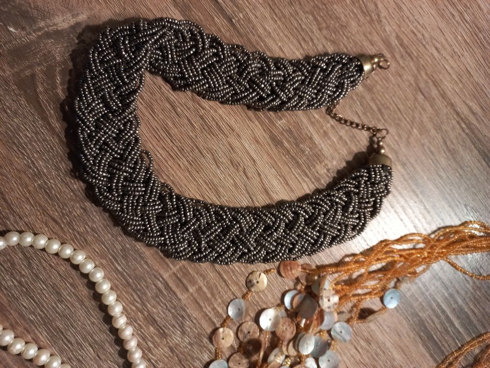 Lot de colliers Bijoux et montres