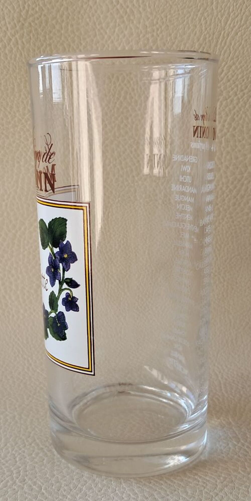 verre le sirop de Monin go&ucirc;t violette Cuisine