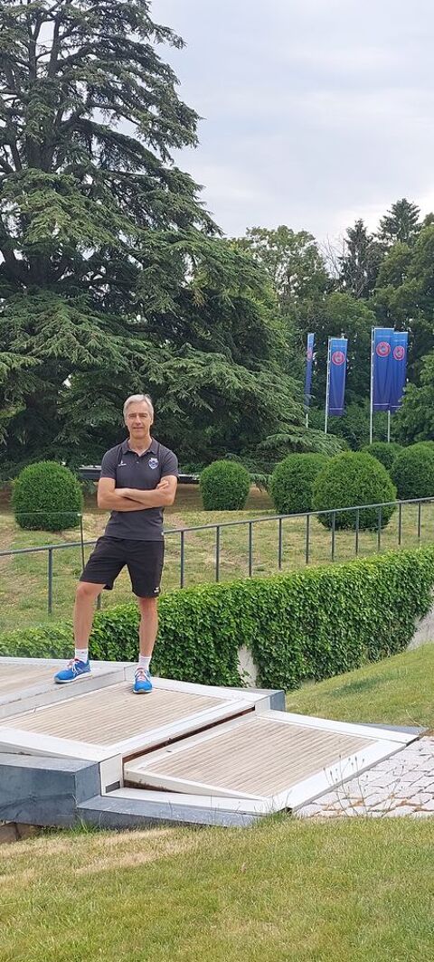 Entraineur de Foot 0 01170 Cessy