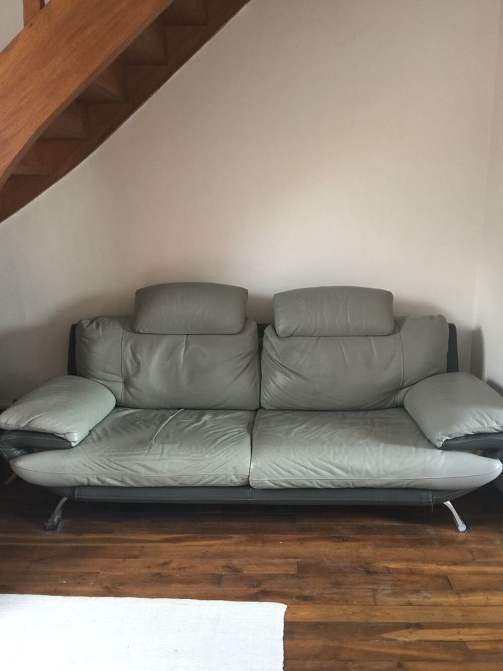 Canap&eacute; 3 places cuir d'une grande marque 120€ Meubles