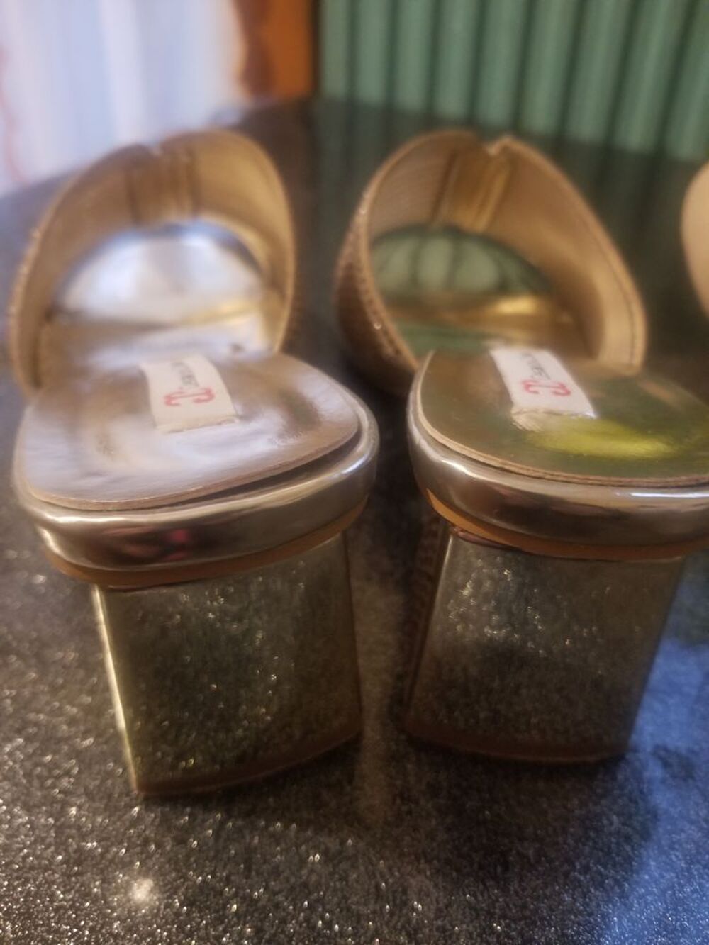 Claquette femme dor&eacute;e Chaussures