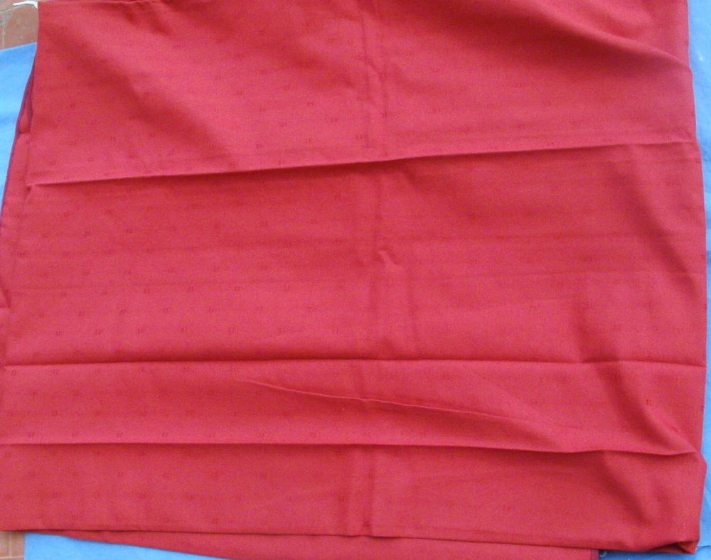 Nappe et 8 serviettes couleur bordeaux 138 x 227 cm Décoration