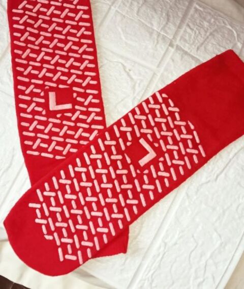 Chaussette rouge mixte antidrapante TU 3.5 Lyon 9 (69)