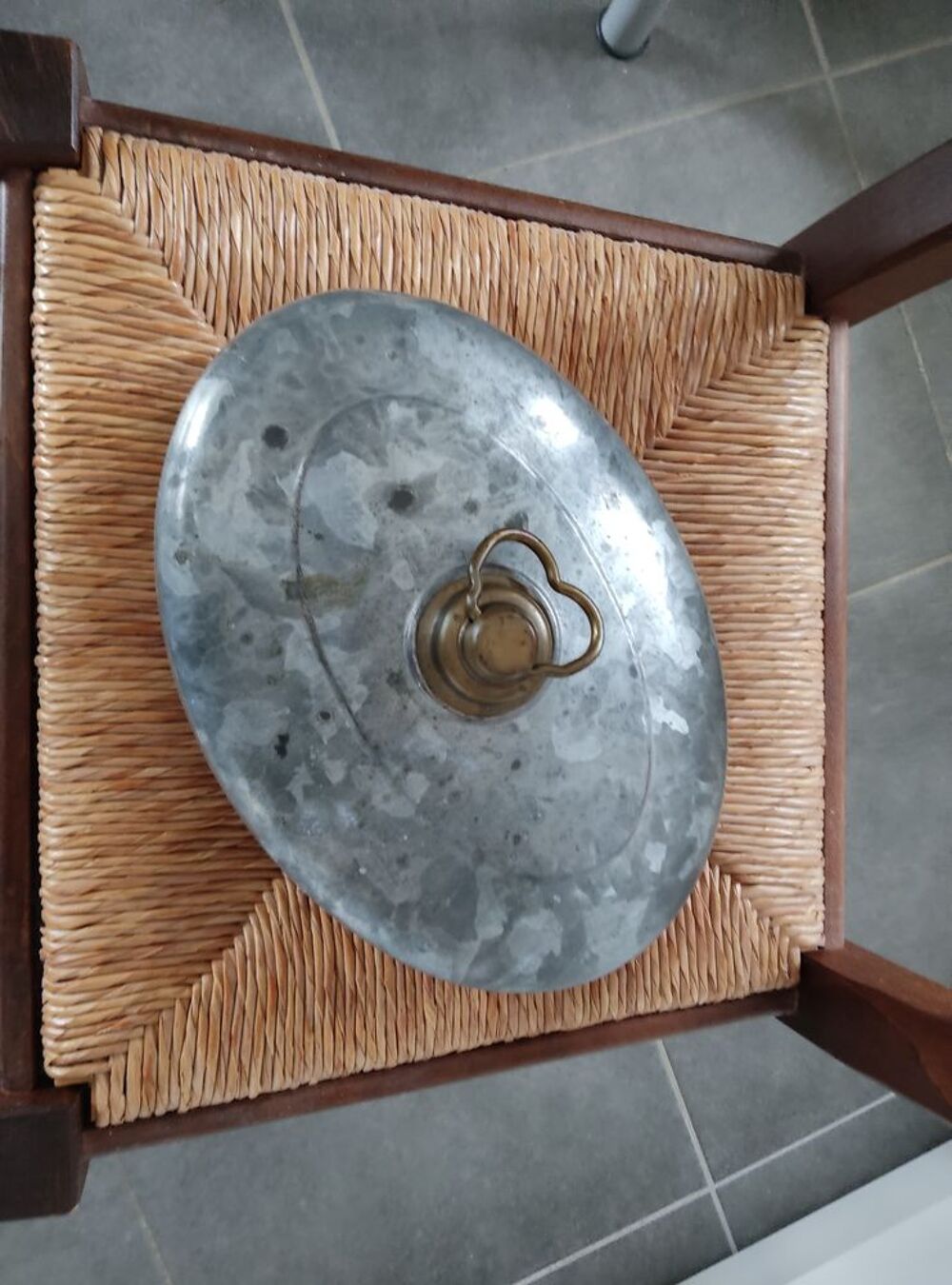 Jolie bouillotte en Zinc 
Bon &eacute;tat Décoration
