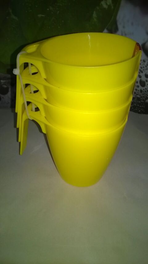 4 Mugs Neuf
Pour camping,Camping-cars ou autres
Couleurs j 6 Talange (57)