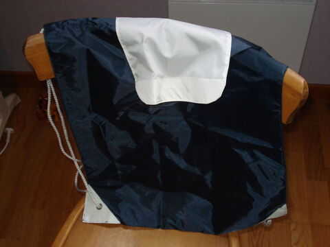 sac bleu marine et blanc en tissus avec cordelière côté neuf 0 Mérignies (59)