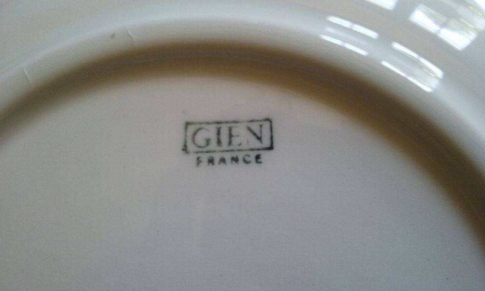 2 assiettes porcelaine de Gien diam&egrave;tre 22 cm Décoration