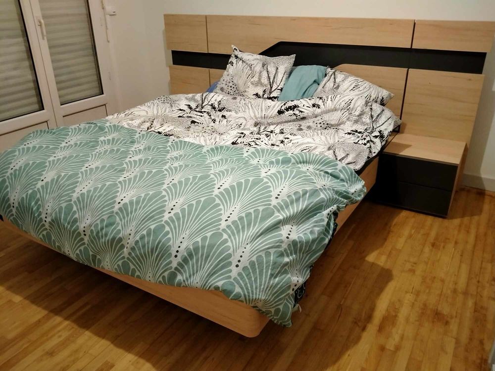 Lit 160x200 Mobilier de France avec LED + Chevets - Tr&egrave;s bon Meubles