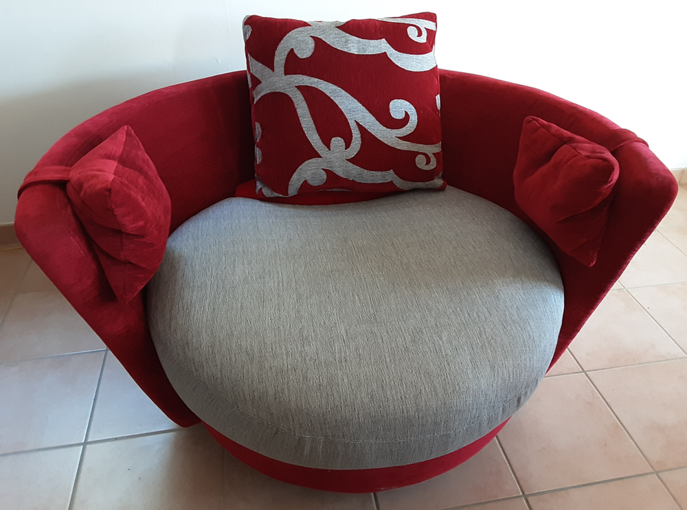 2 fauteuils pivotants et un fixe
L'ensemble ou s&eacute;par&eacute;ment Meubles