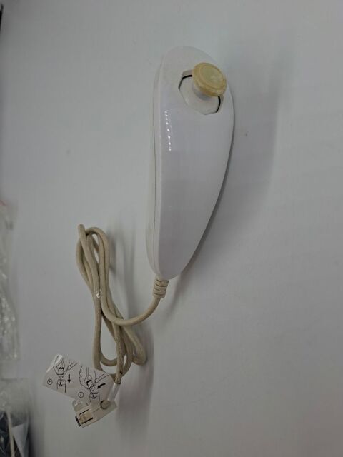 Accessoire Nintendo Wii manette Nunchuck blanc (officiel) 5 Vulbens (74)