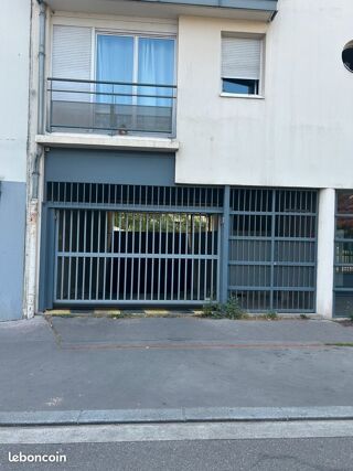  Parking / Garage à louer 13 m² Lyon
