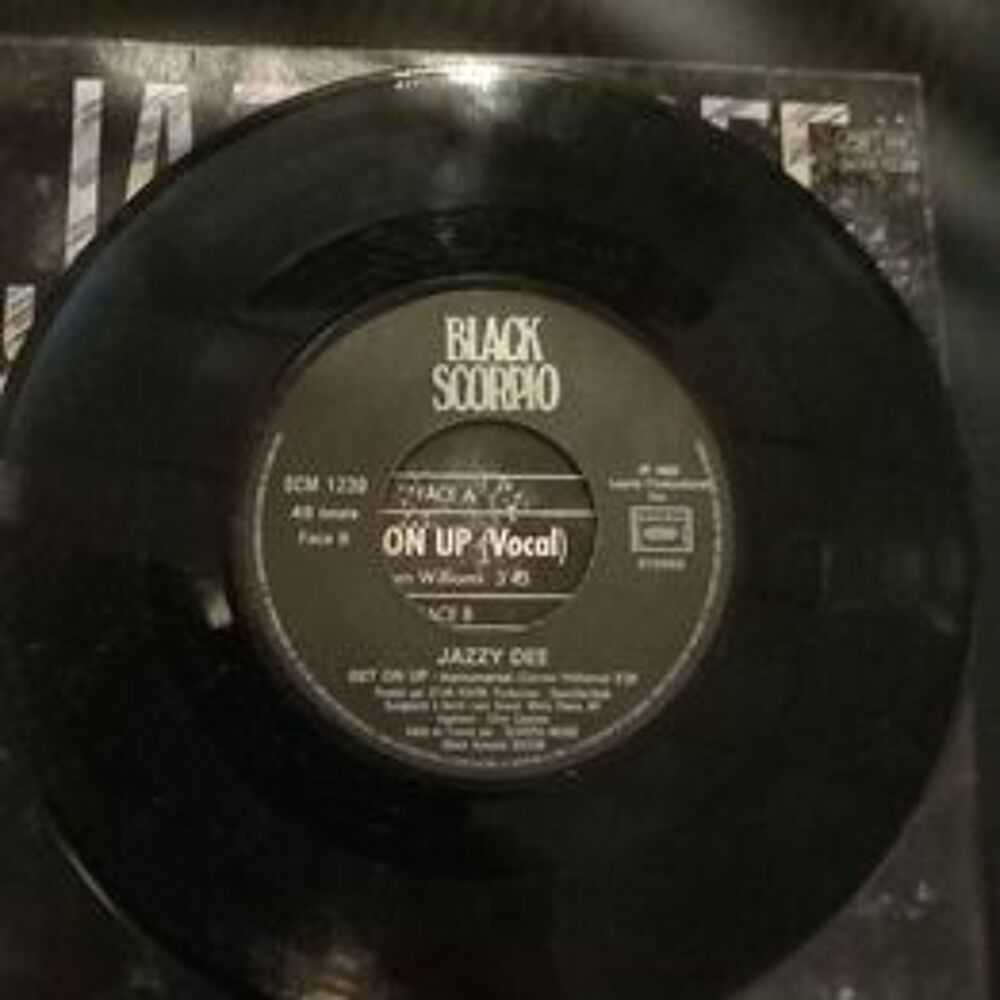 45 tours jazzy dee get on up CD et vinyles