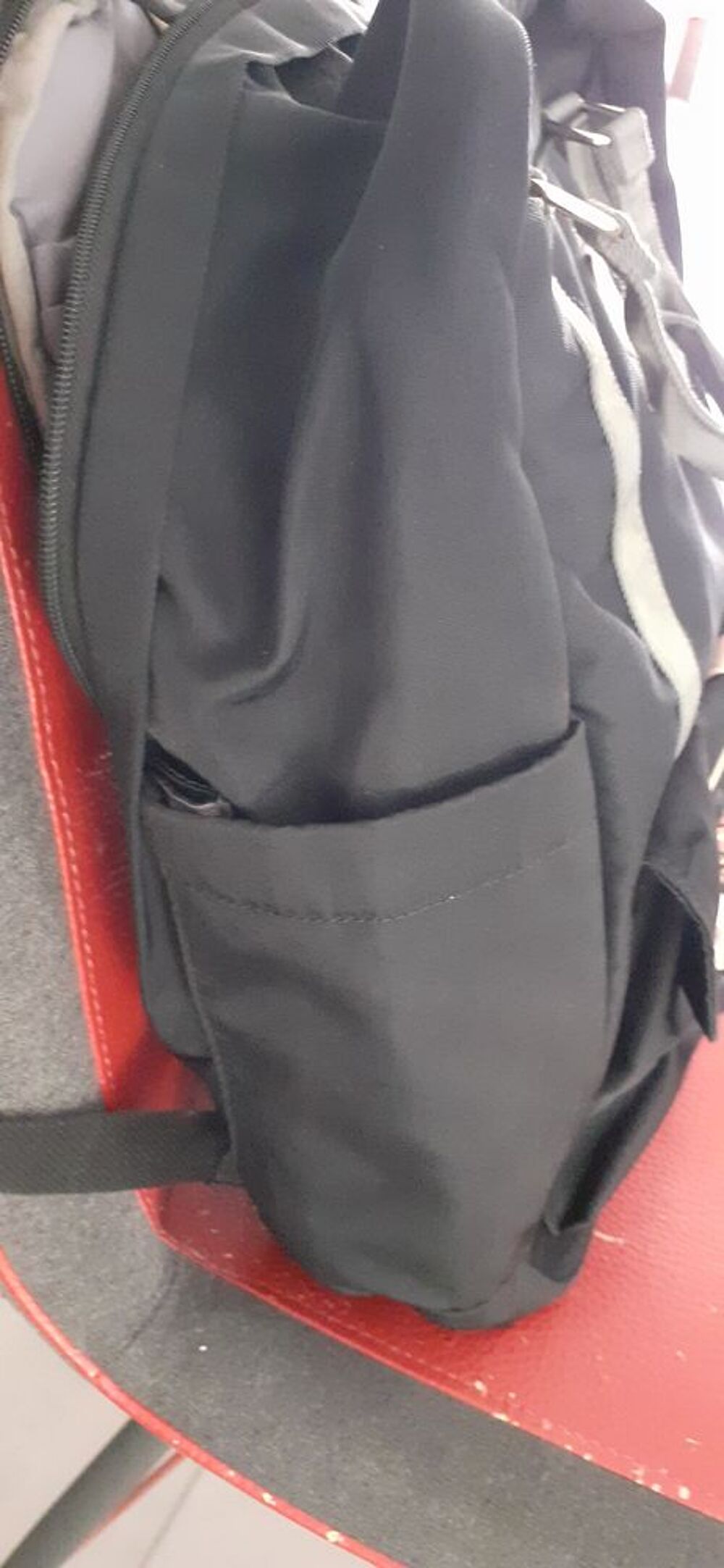 sac &agrave; dos avec port USB
Maroquinerie
