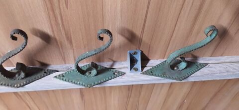 TROIS VIEUX CROCHETS (PAT�RES] 13 Tourette-du-Ch�teau (06)