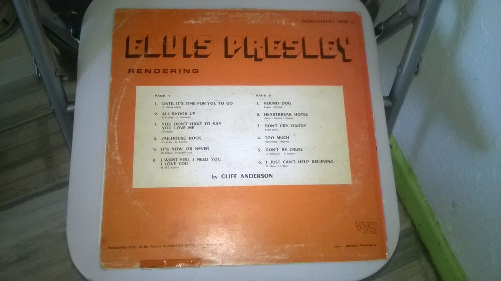 Vinyle Elvis Presley 
par Cliff Anderson
CD et vinyles