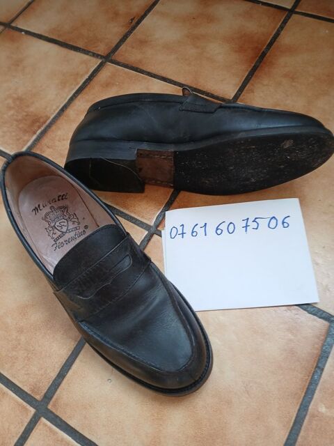 une paire de mocassins 18 Le Chambon-Feugerolles (42)