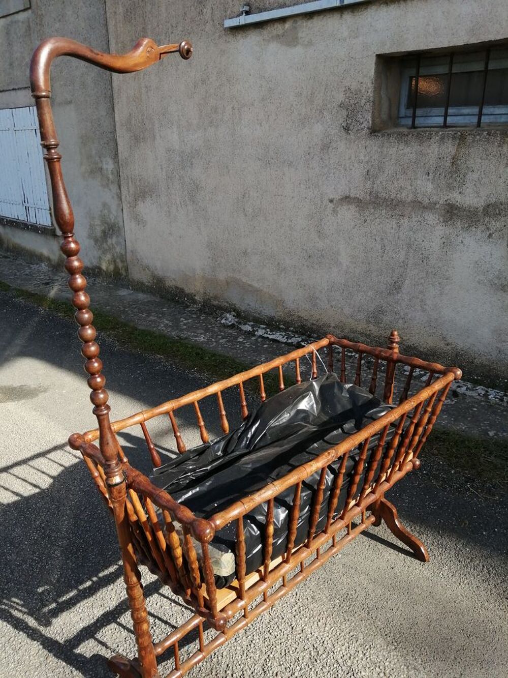 Bercelonnette ancienne col de cygne Mobilier enfants