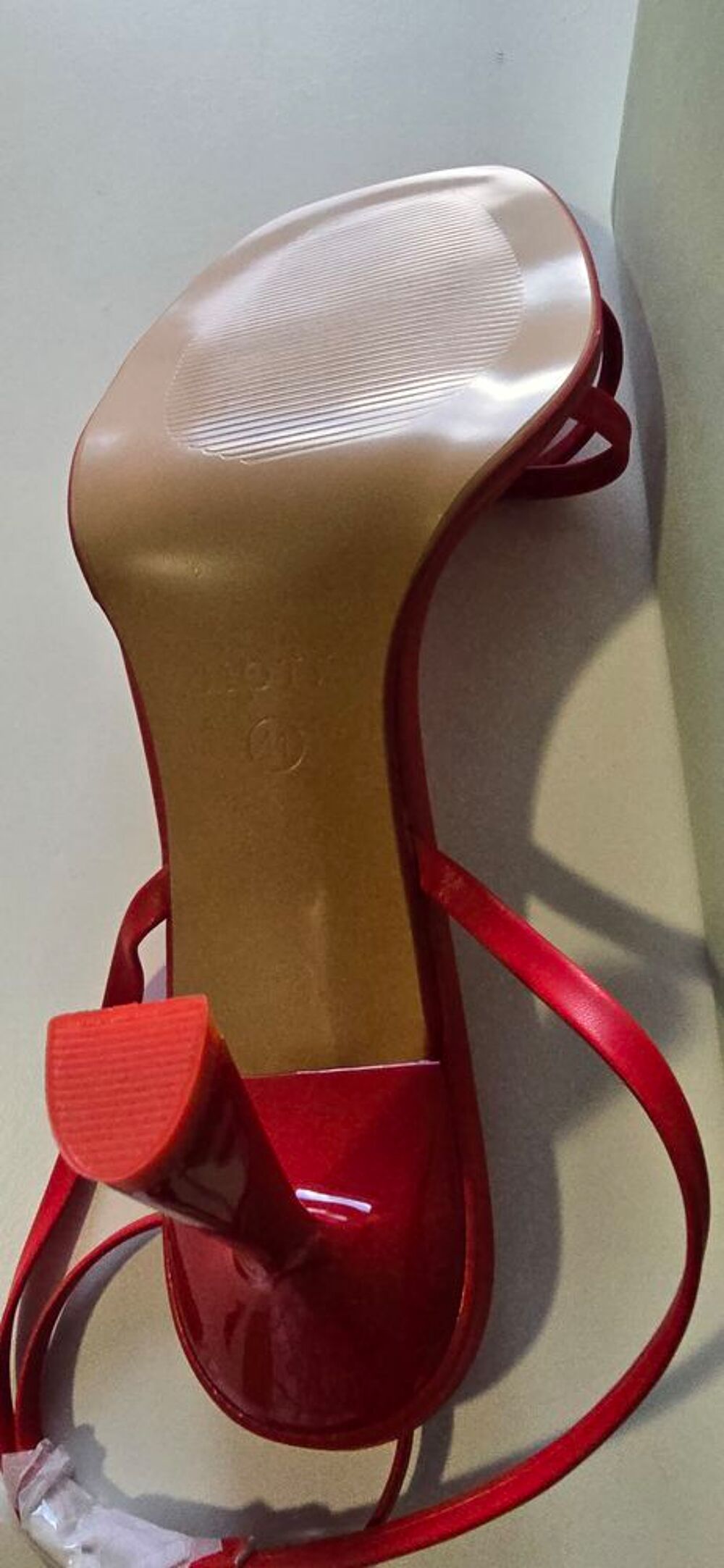 Sandales rouges MOTF ? talon bloc ? chic minimaliste Chaussures