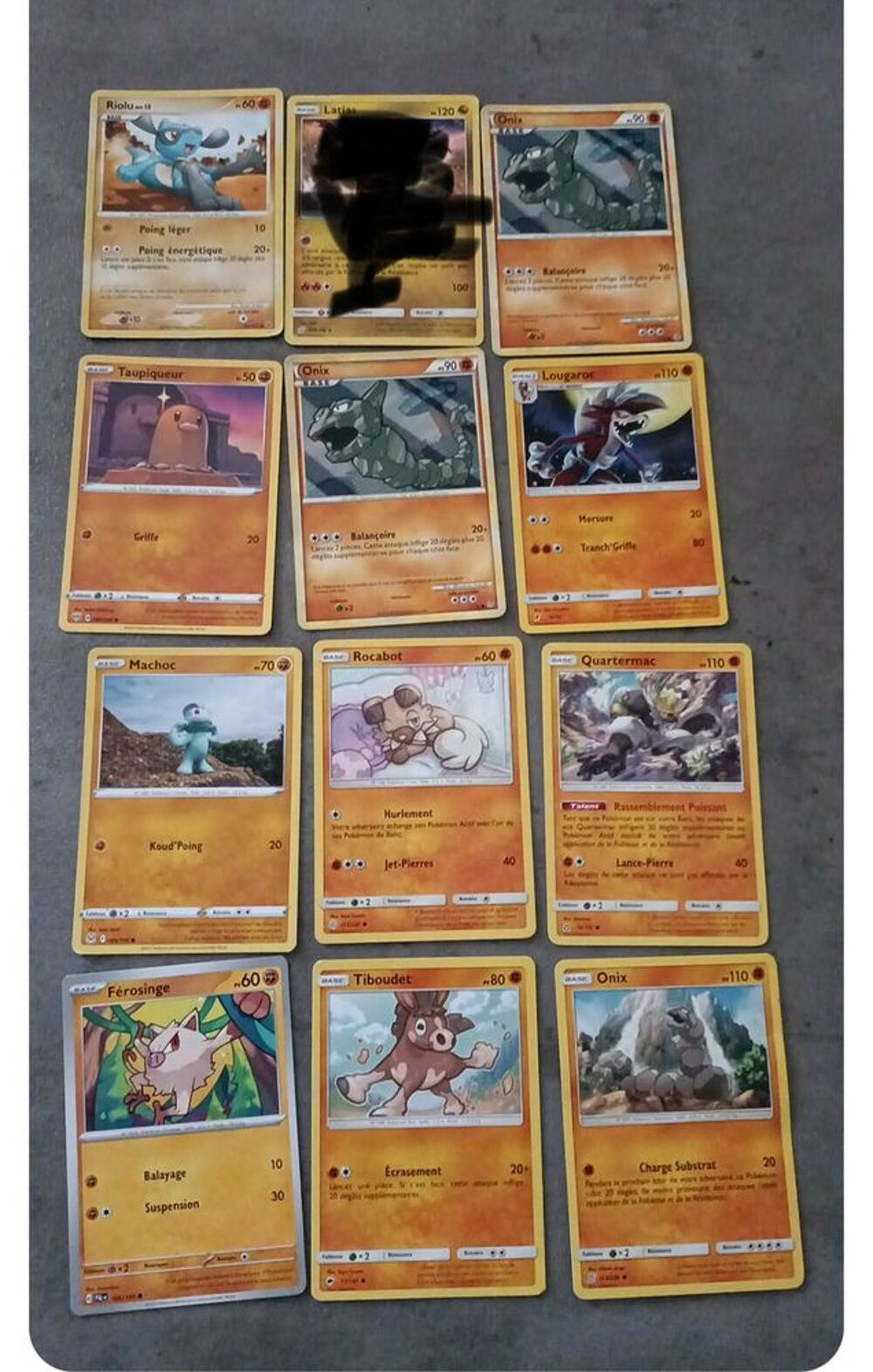 Carte pok&eacute;mon 400 carte un peu pr&egrave;s 