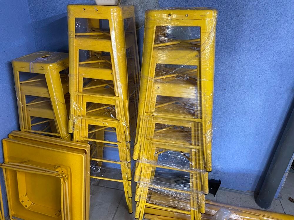 Tabouret LIX de chez SKLUM 76 cm avec dossier .
Meubles