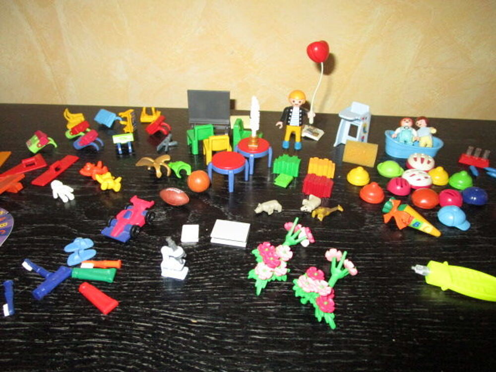 LOT PLAYMOBIL DIVERS ACCESSOIRES Jeux / jouets