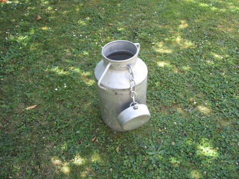 VIEUX  BIDON DE LAIT  BIDON  A LAIT 35 Villepinte (93)