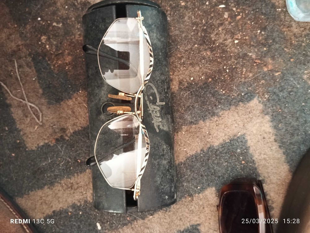 plusieurs paires de lunettes loupe et soleil. Faire offre. 