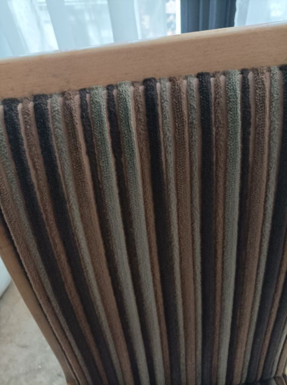 CHAISES BOIS TISSU VELOURS TRES BON ETAT Meubles