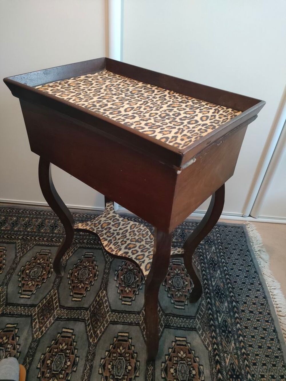 Table de chevet ancienne relook&eacute;e Meubles