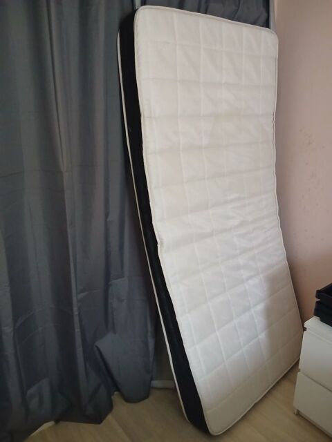 Matelas 1 place Douai (59)