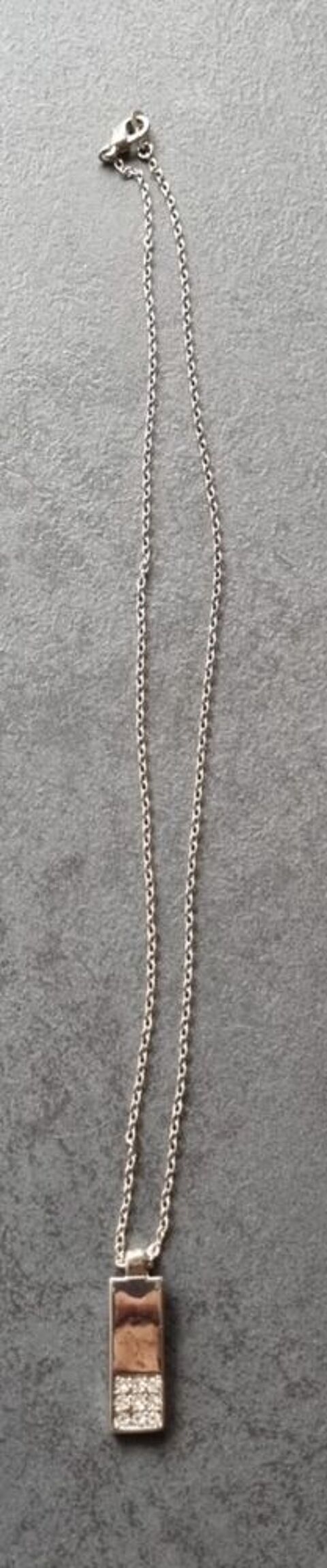 Chaine fantaisie et son pendentif 7 Oullins (69)