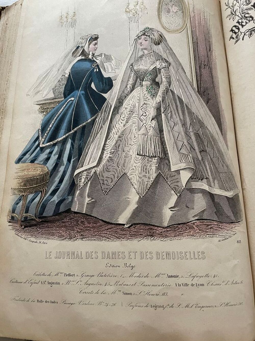 LIVRE ANCIEN DE MODE Décoration