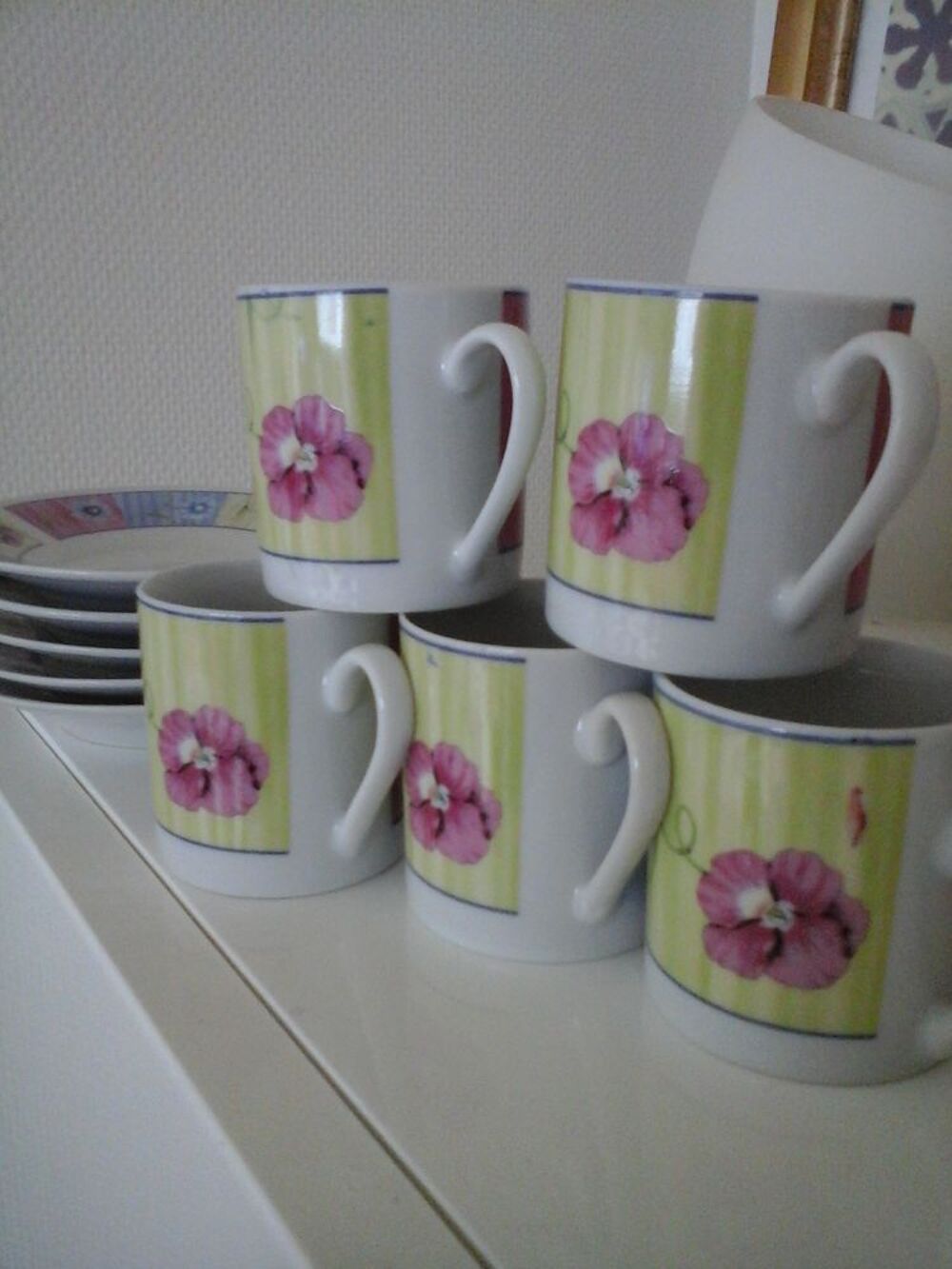 5 TASSES A CAFE EN PORCELAINE AVEC SOUCOUPES Dcoration