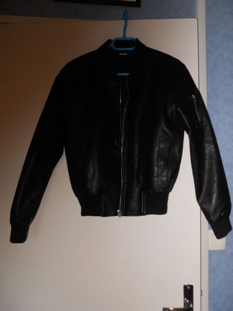 Blouson Noir  marque originale JENNYFER 26 Rennes (35)