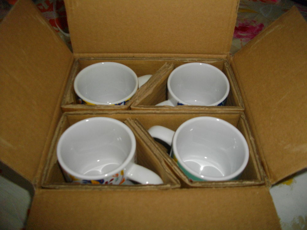 Quatre tasses multicolores Cuisine