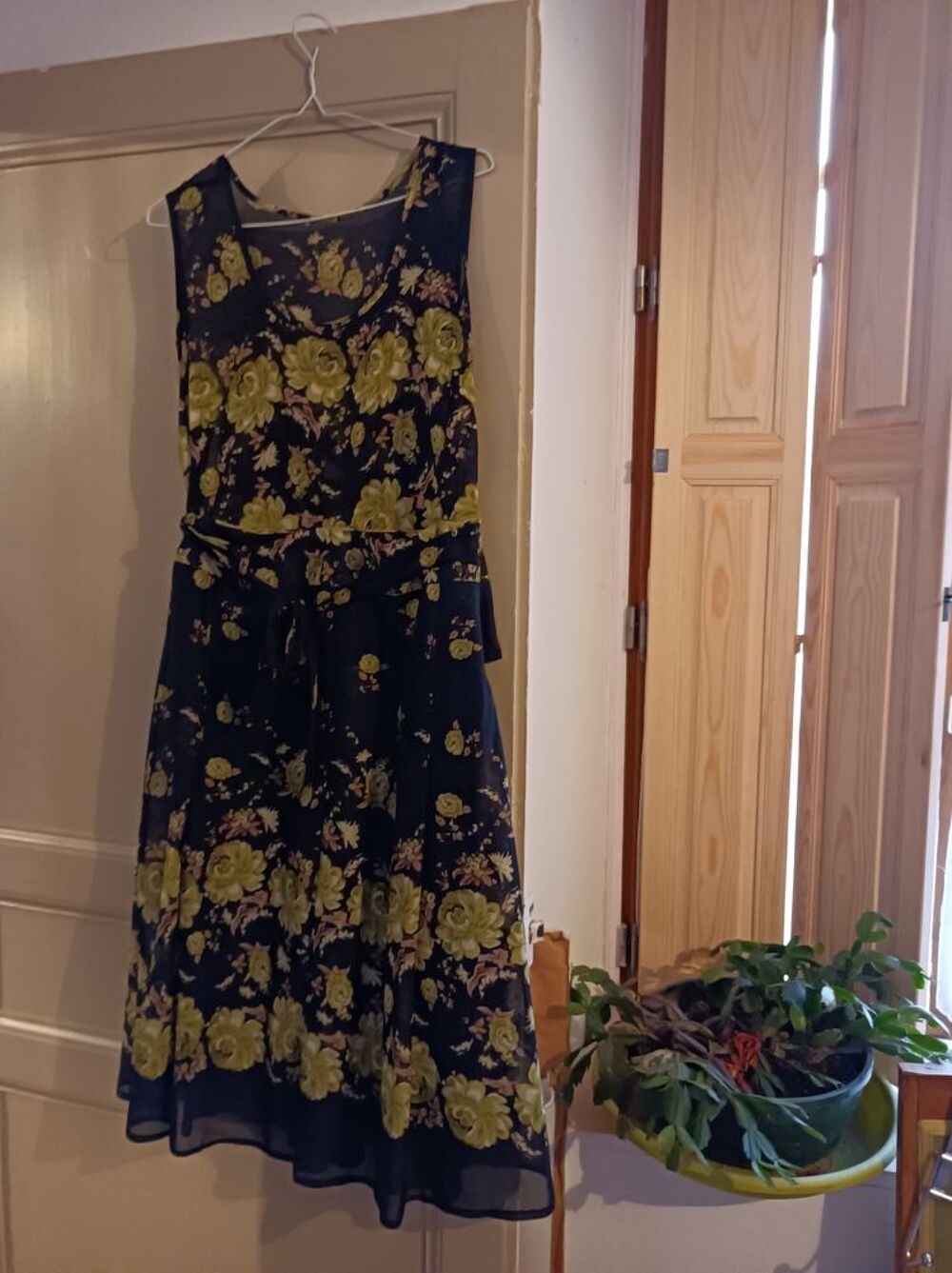 Ensemble jupe + haut en cr&ecirc;pe fleuri pour c&eacute;r&eacute;monies Vêtements