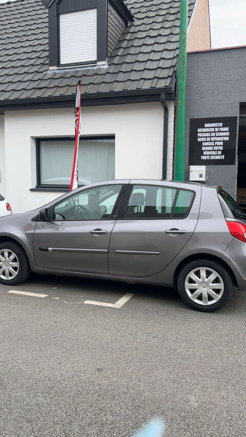 Renault Clio III dCi 70 115g eco2 Dynamique TomTom 2011 occasion Lesquin 59810