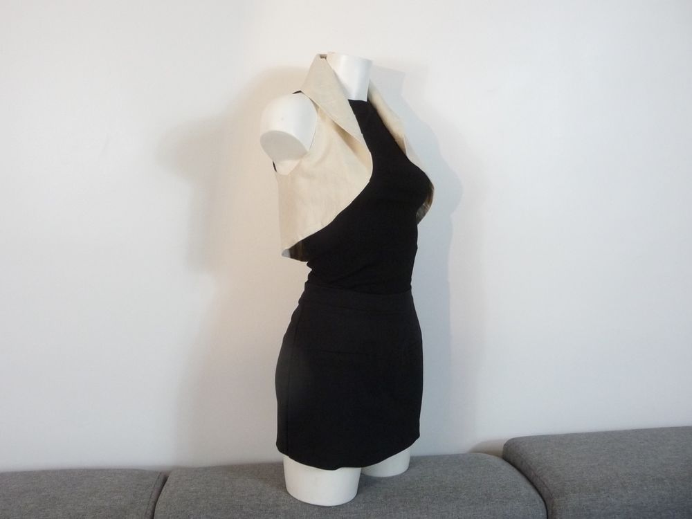 Top/ Bol&eacute;ro/ Veste Court en Tissu Beige sans manches- Eleene Vêtements