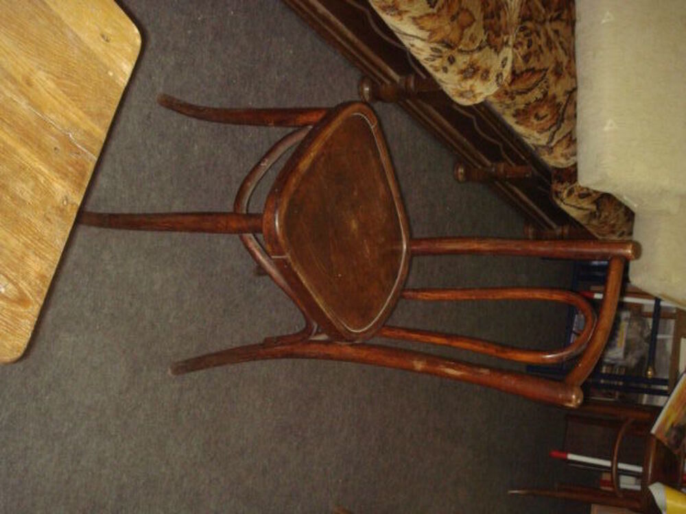 3 CHAISES DU XXe en Bois avec une Plaque TREGAN AU DOS Meubles