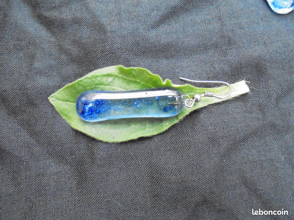 Boucles d'oreille en verre bleue Bijoux et montres