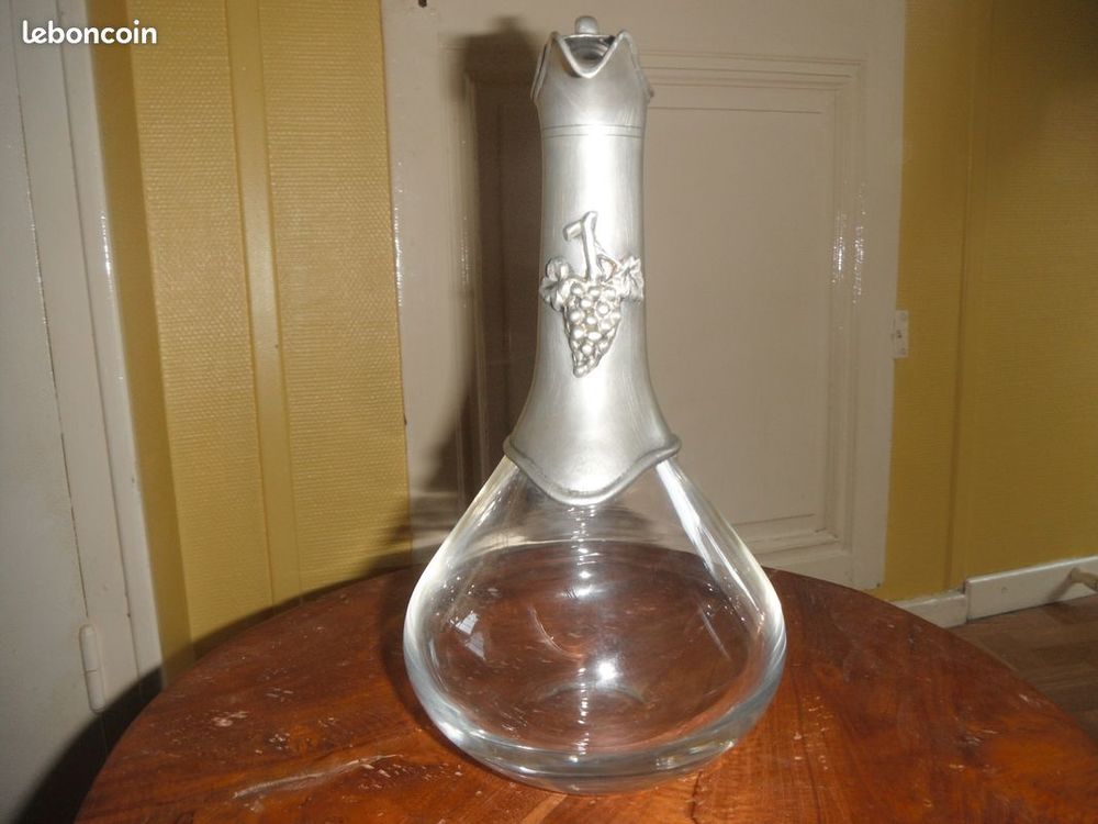 Carafe &agrave; vin &agrave; d&eacute;canter. Cristal et Etain. Etat Neuf 35 E
Décoration