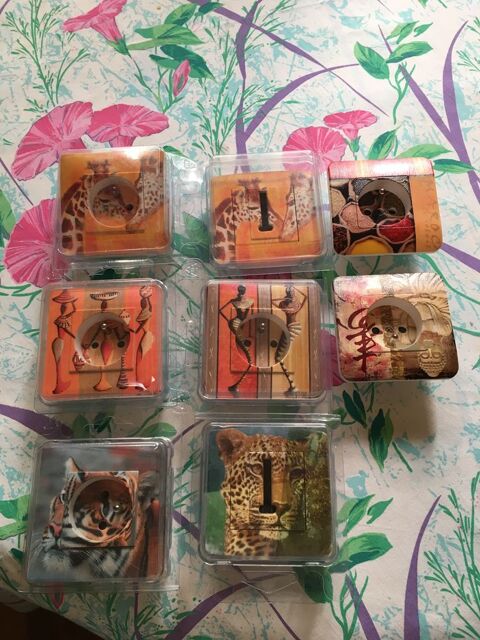 PRISES DE DECORATION 30 Paris 20 (75)